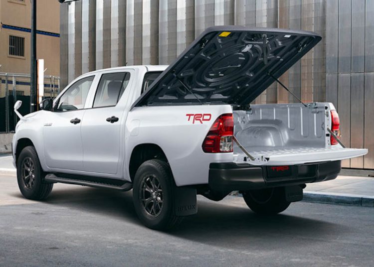 Toyota Hilux Black Rally 2