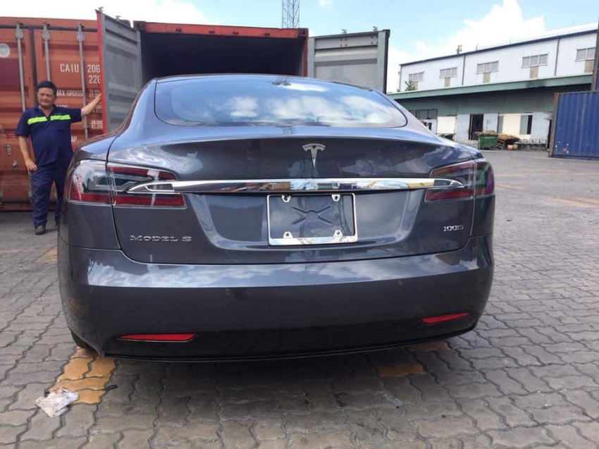 Khui công Tesla Model S 100D