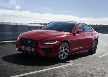 Jaguar ra mắt mẫu xe Jaguar XE nâng cấp hoàn toàn mới