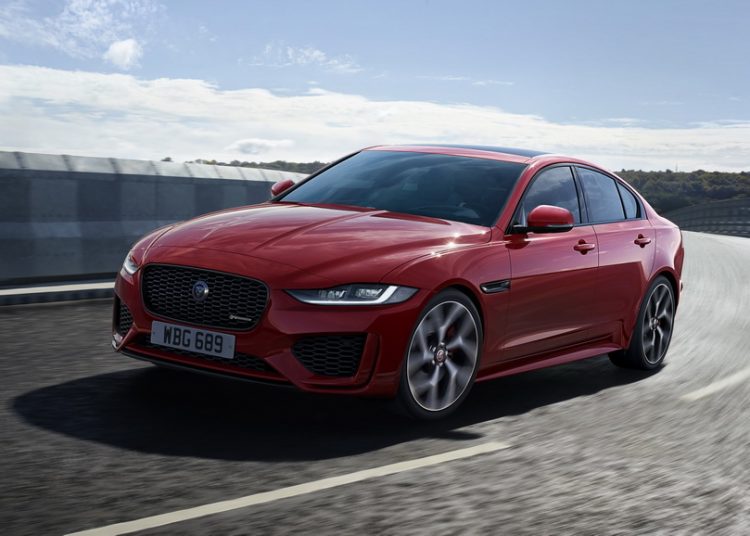 Jaguar ra mắt mẫu xe Jaguar XE nâng cấp hoàn toàn mới