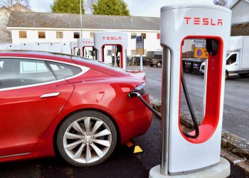 Thách thức lớn ngành xe điện