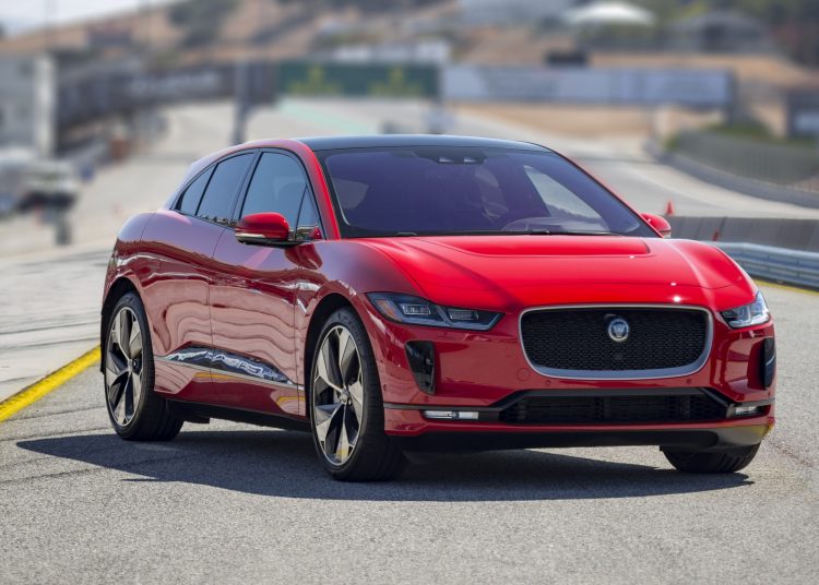 Mẫu xe Jaguar I-PACE đoạt giải thưởng Xe của năm 2019 tại châu Âu