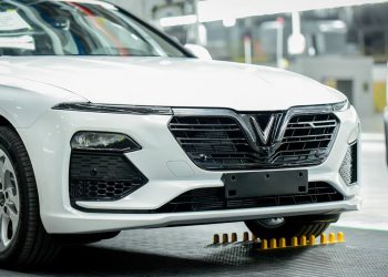 VinFast đưa 155 ôtô Lux SA2.0 và Lux A2.0 ra nước ngoài kiểm định chất lượng