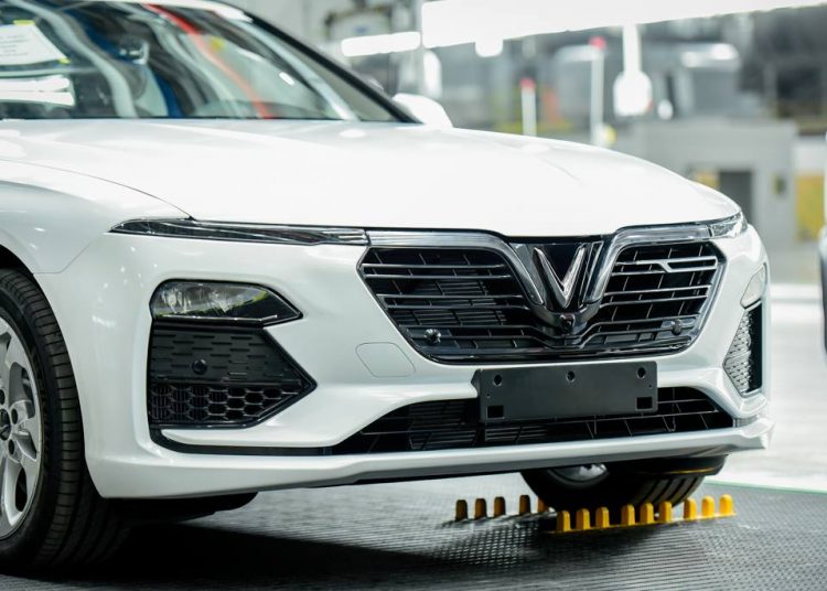 VinFast đưa 155 ôtô Lux SA2.0 và Lux A2.0 ra nước ngoài kiểm định chất lượng