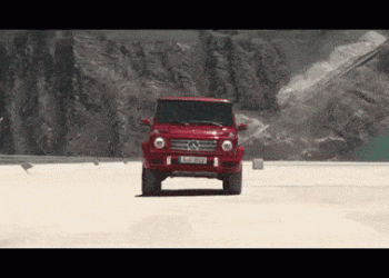 Video quảng cáo Mercedes G-Class mới chinh phục đập Punta Negra cao 700m