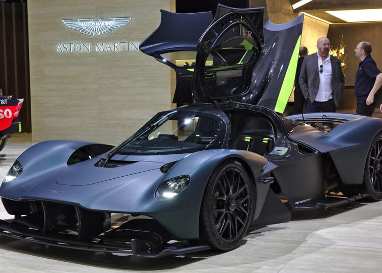 Aston Martin Valkyrie siêu phẩm 3,2 triệu USD tại triển lãm Geneva 2019 - 1