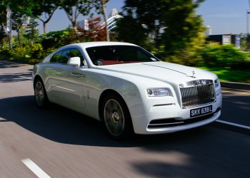 Trải nghiệm làm ông chủ trên siêu sang hiệu suất rất cao Rolls-Royce Wraith