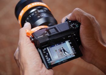 Máy ảnh lấy nét nhanh nhất thế giới của Sony ra mắt tại Việt Nam