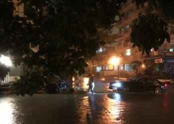 Chủ xe Mercedes kiện bồi thường gần 1 tỉ đồng vì bị ngập nước 01