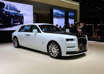 GMS2019 | Rolls-Royce Phantom Tranquility lấy cảm hứng từ vũ trụ với nội thất đá thiên thạch