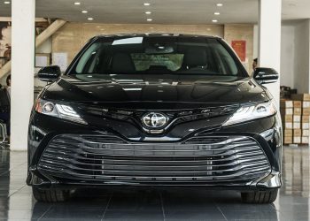 Toyota Camry XLE 2019 tại Việt Nam đắt hơn Lexus