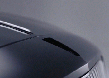 “Lộ diện” Bentley Flying Spur 2020 với tượng trang trí đầu xe dạng ẩn độc đáo