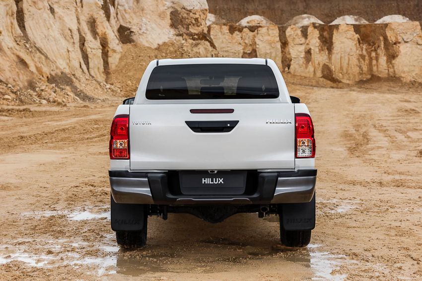 Toyota ra mắt Hilux phiên bản đặc biệt - 17