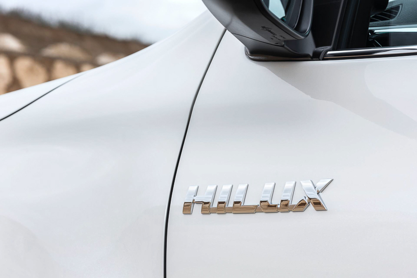 Toyota ra mắt Hilux phiên bản đặc biệt - 22