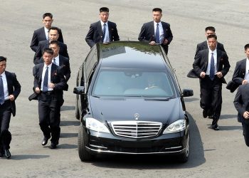 Hãng Daimler không biết làm thế nào Kim Jong Un có được chiếc xe chống đạn S600 Pullman Guard