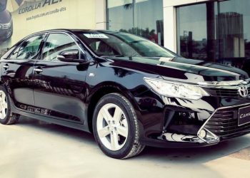 Camry giảm giá cả trăm triệu dọn đường cho thế hệ mới
