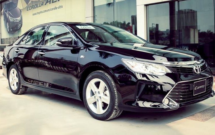 Camry giảm giá cả trăm triệu dọn đường cho thế hệ mới