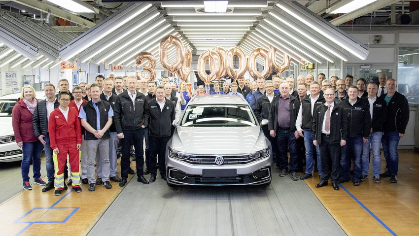 Chiếc xe Volkswagen Passat thứ 30 triệu xuất xưởng 1