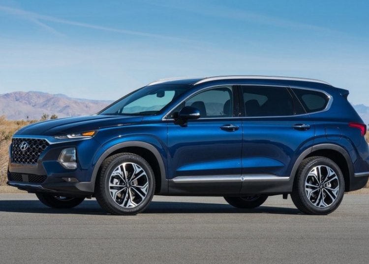 Mazda CX-8 dài hơn nhưng hẹp hơn Hyundai SantaFe - 3