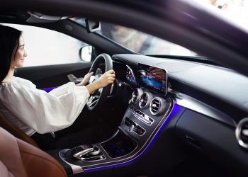 Diễn viên Jun Vũ tậu xe sang mừng sinh nhật tuổi 24 - 13