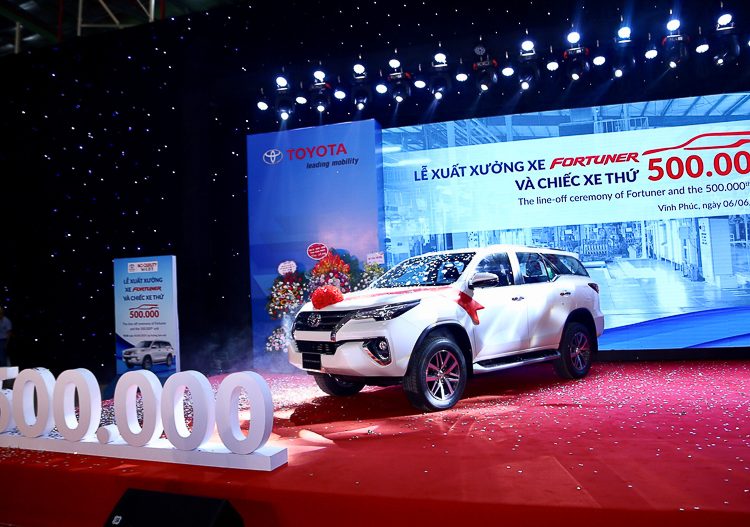 Toyota Fortuner lắp ráp Việt Nam từ 1,03 tỉ, cao hơn xe nhập