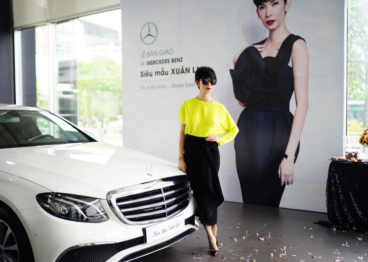 Siêu mẫu Xuân Lan tậu xe Mercedes-Benz E200 hơn 2 tỷ đồng - 01