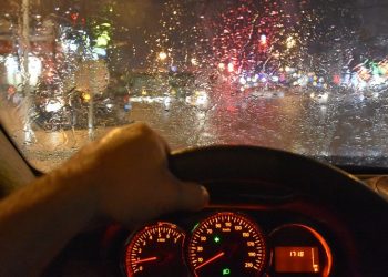 6 mẹo lái xe giúp bạn tránh tai nạn trong điều kiện thời tiết xấu 7