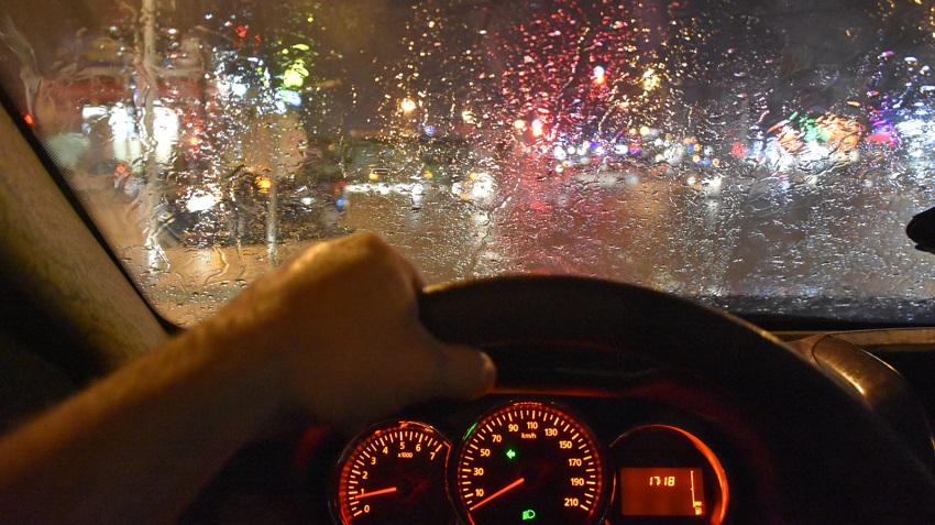 6 mẹo lái xe giúp bạn tránh tai nạn trong điều kiện thời tiết xấu 7