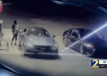 Hành động nhanh như chớp, cô gái khiến kẻ trộm xe Mercedes bỏ chạy