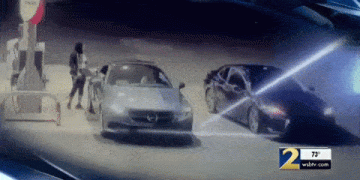 Hành động nhanh như chớp, cô gái khiến kẻ trộm xe Mercedes bỏ chạy