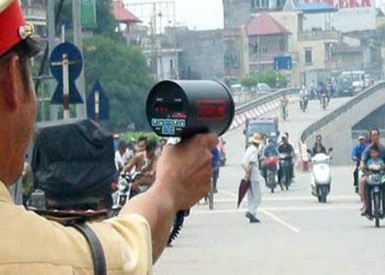 Bộ Công An trả lời về việc CSGT bắn tốc độ 2