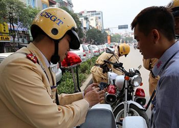 CSGT sẽ được cấp máy tính bảng để tra lỗi vi phạm của tài xế