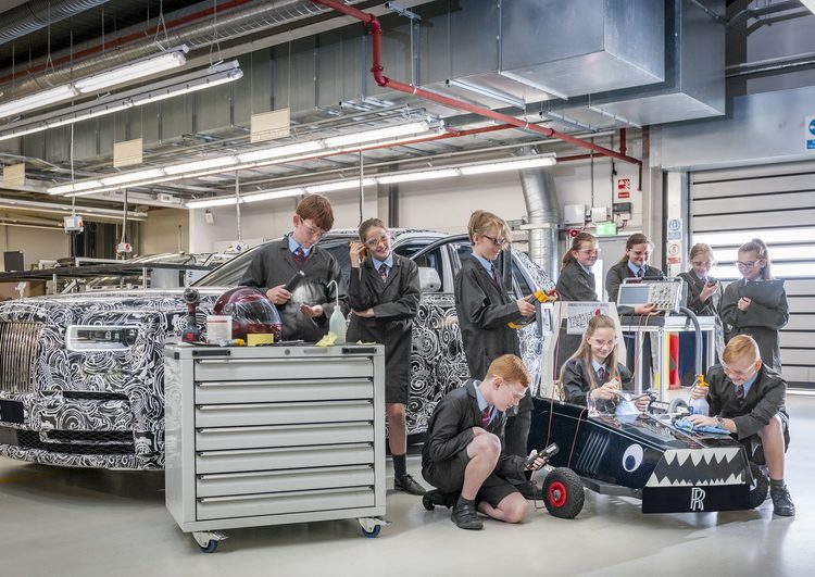 Rolls-Royce Motor Cars hỗ trợ cuộc đua xe chạy điện dành cho học sinh tiểu học tại Anh