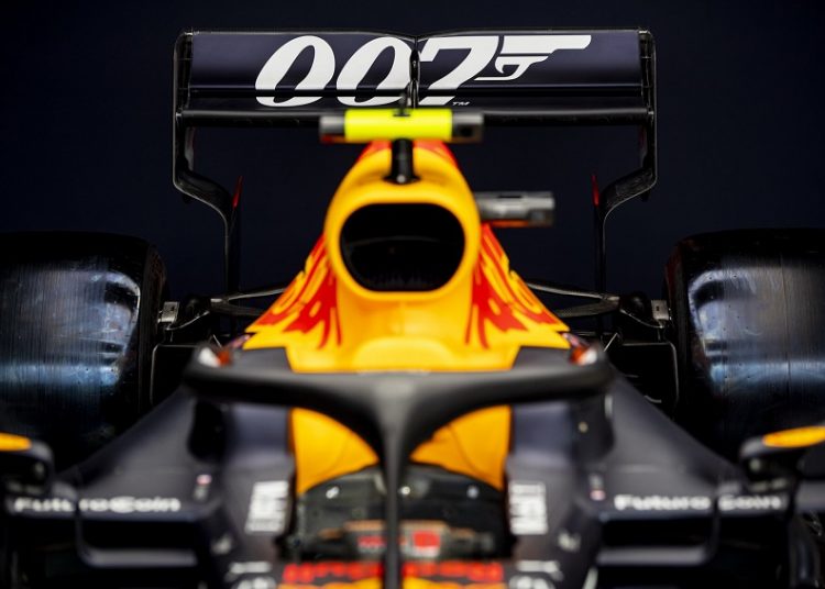 Aston Martin tổ chức lễ kỉ niệm phim James Bond tại giải đua Grand Prix - 7