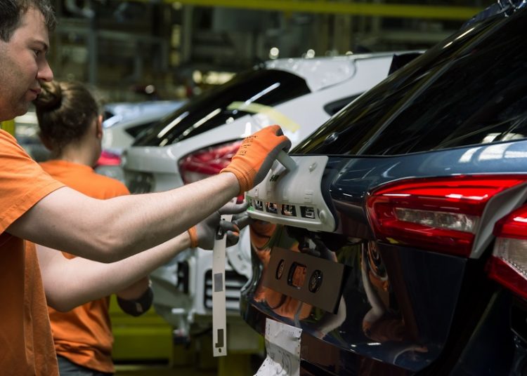 Ford cắt giảm 12.000 việc làm ở châu Âu và giới thiệu 3 dòng xe mới - 1