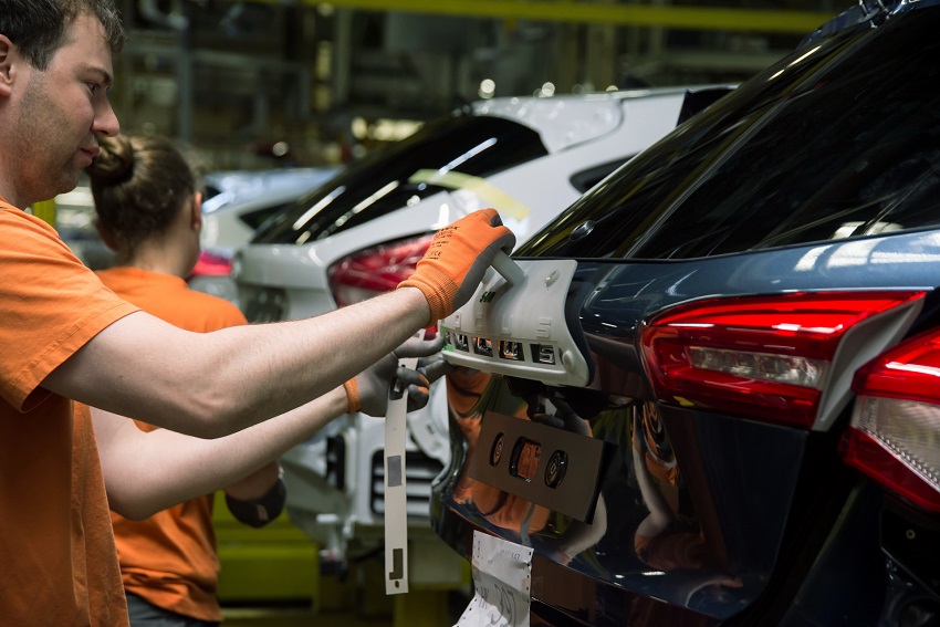 Ford cắt giảm 12.000 việc làm ở châu Âu và giới thiệu 3 dòng xe mới - 1
