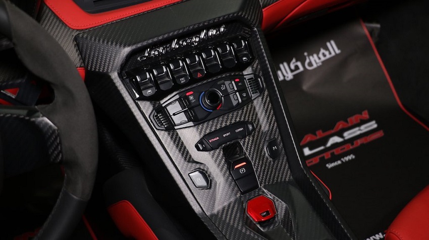 Lamborghini Veneno Roadster hàng hiếm với thiết kế thân xe làm bằng sợi carbon trần - 23