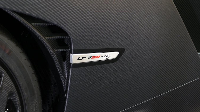 Lamborghini Veneno Roadster hàng hiếm với thiết kế thân xe làm bằng sợi carbon trần - 28