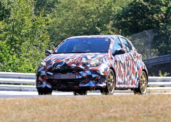 Lộ diện Toyota Yaris 2020 phiên bản GR và Hybrid ẩn mình sau lớp ngụy trang - 1