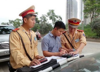 Lỗi không mang theo giấy phép lái xe bị phạt bao nhiêu?