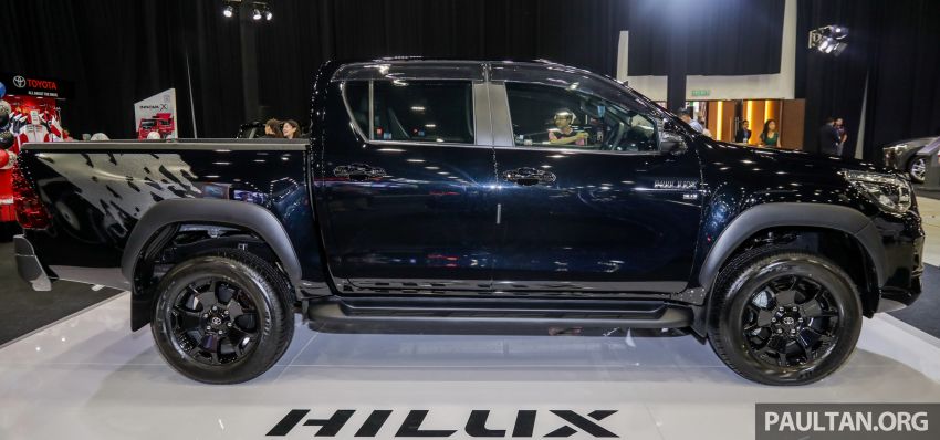 Toyota Hilux phiên bản Black Edition vừa ra mắt, giá bán 776,53 triệu đồng - 3