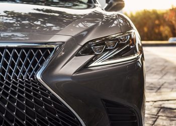 Xe sang Lexus LS500 tại Việt Nam phải triệu hồi do lỗi lốp