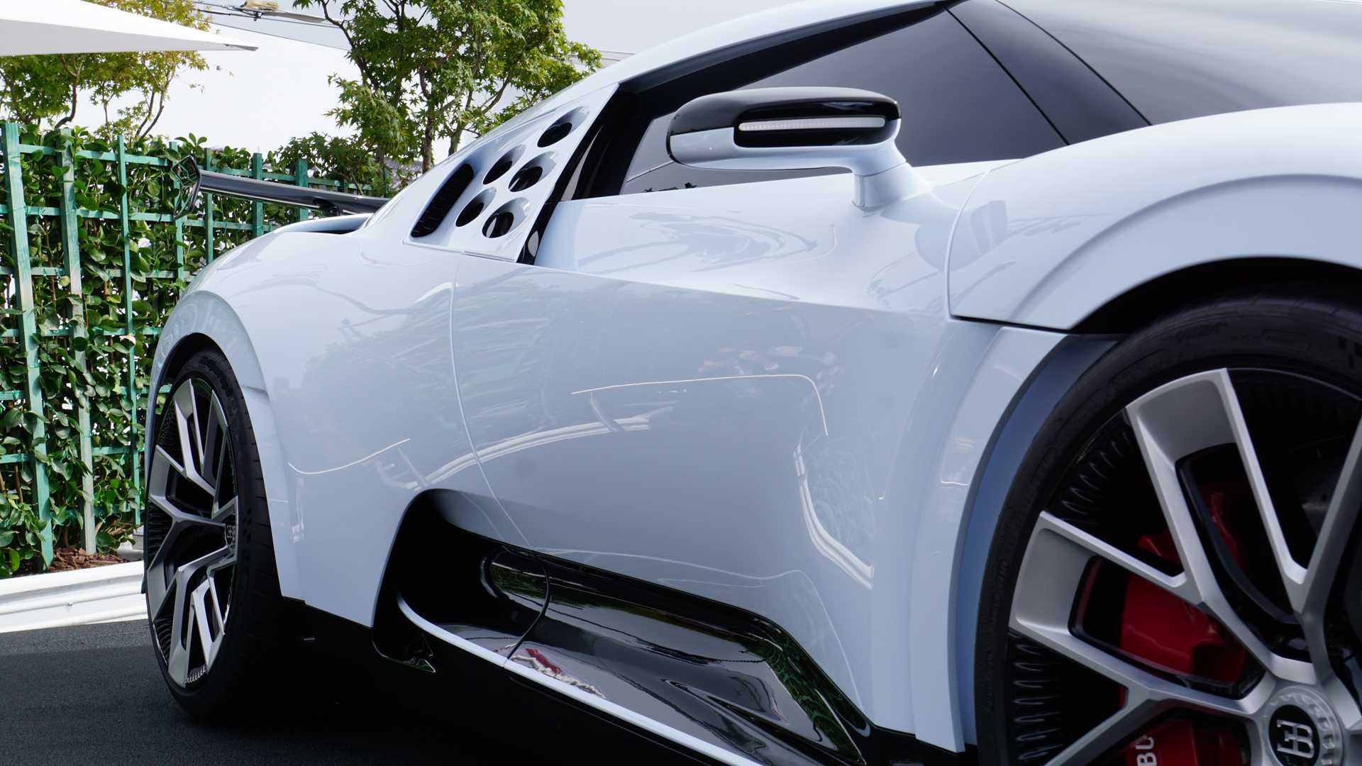 Bugatti Centodieci – siêu xe 9 triệu đô cháy hàng ngay khi ra mắt 14