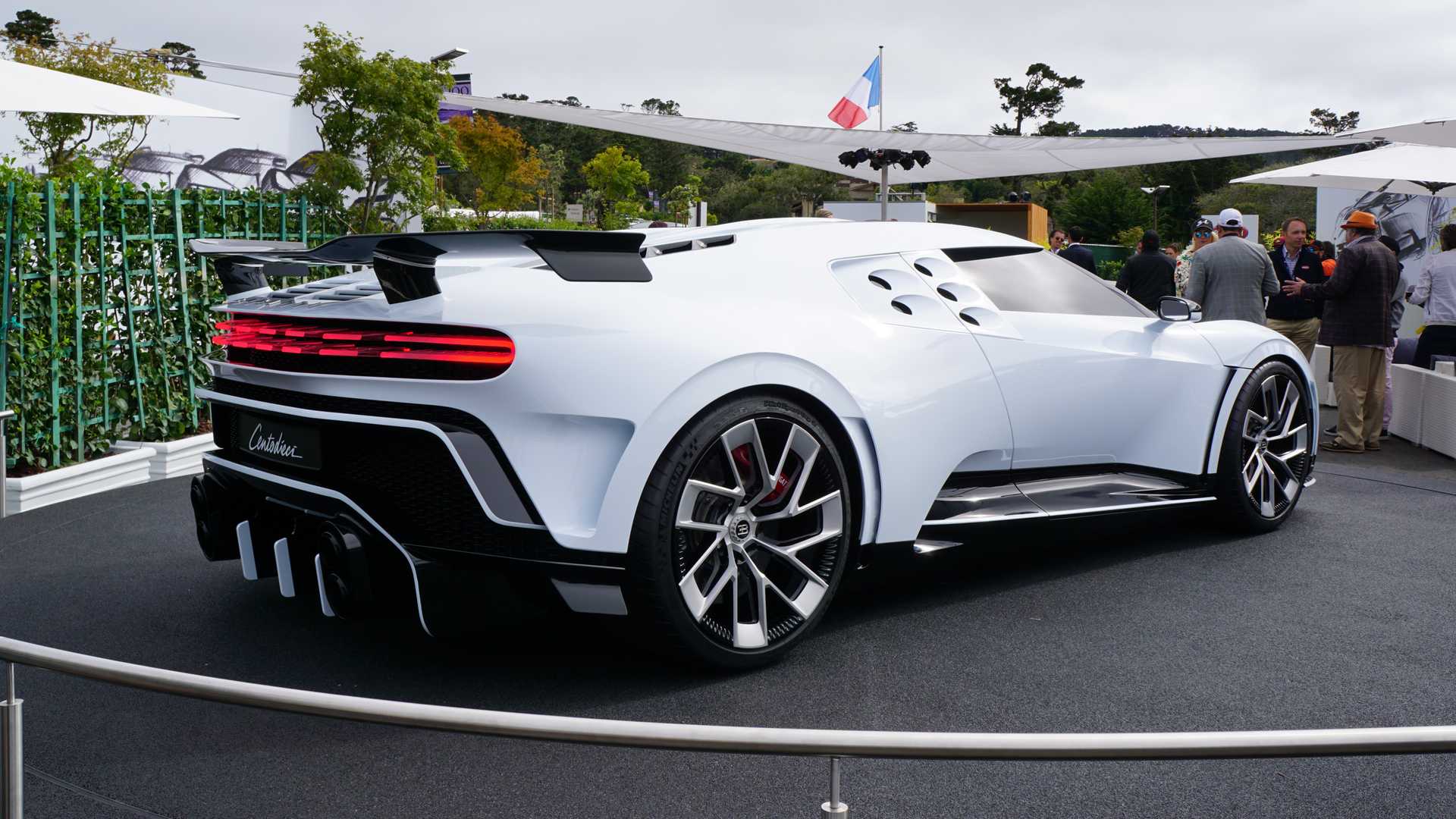Bugatti Centodieci – siêu xe 9 triệu đô cháy hàng ngay khi ra mắt 17