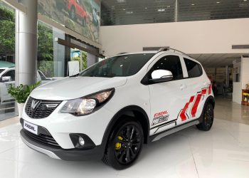 VinFast Fadil phiên bản “Need for Speed: ProStreet” tự độ ở đại lý