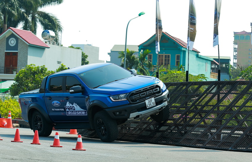 Ford Việt Nam khởi động chương trình lái thử xe Ford Roadshow 2019 - 1