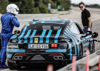 Mẫu xe điện Porsche Taycan thuyết phục khả năng chạy bền tại Nardò trước khi ra mắt ngày 4-9