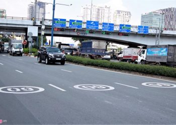 TP.HCM sơn biển báo tốc độ lên mặt đường như ở nước ngoài - 1