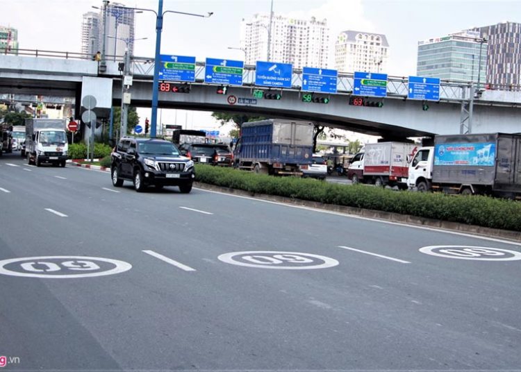 TP.HCM sơn biển báo tốc độ lên mặt đường như ở nước ngoài - 1