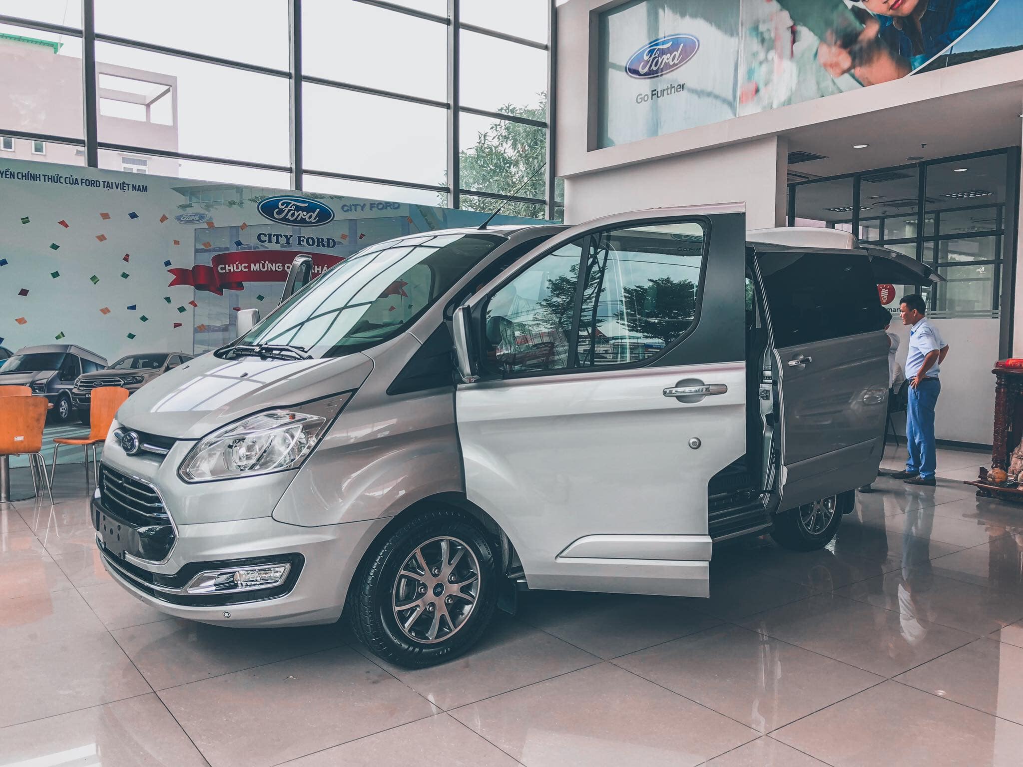 Ford Tourneo sắp được ra mắt tại Việt Nam - 07